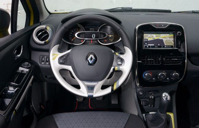 Renault Clio IV deska rozdzielcza (3)