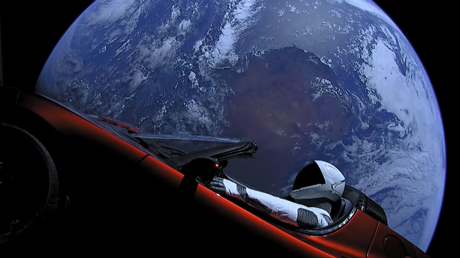 Tesla Roadster w kosmosie. To już 2 lata!