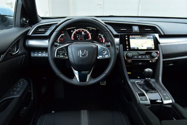 Honda Civic X - deska rozdzielcza