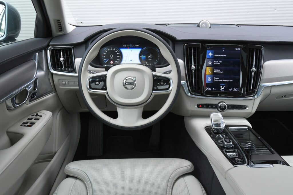 Volvo S90 II kokpit